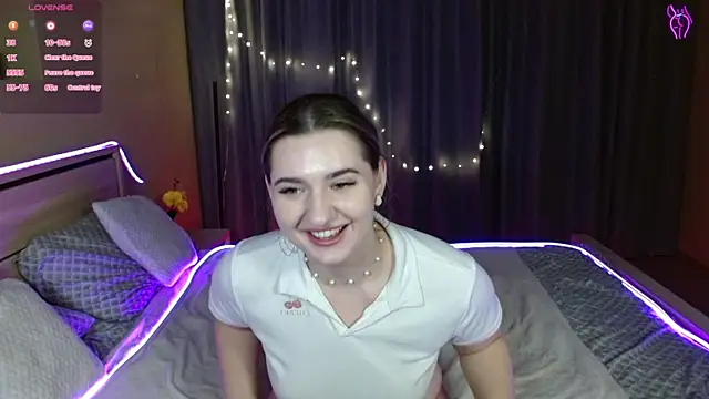 Snapshot of cutieblush chatting on December 4, 11:24 pm cutieblush online show from December 4, 11:24 pm