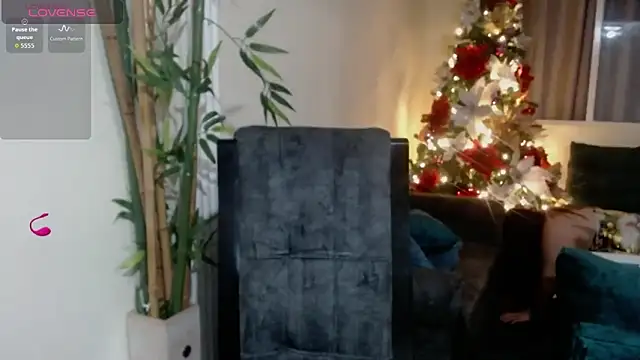 Snapshot of Michellx_hot2 chatting on November 10, 12:31 am Michellx hot2 online show from November 10, 12:31 am