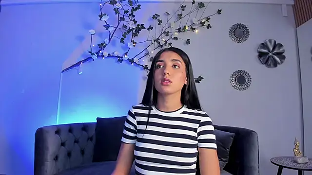 cloe taylor   online show from November 3, 8:10 pm