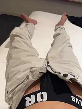 Snapshot of HenryLee1983-cums chatting on November 26, 2:40 pm HenryLee1983-cums online show from November 26, 2:40 pm