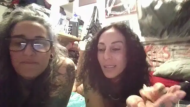 inkdhollow1 online show from April 13, 2:06 am