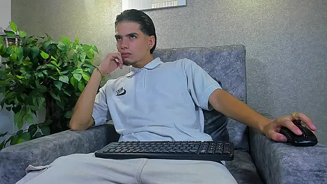 Axelwiliams online show from November 17, 5:46 am