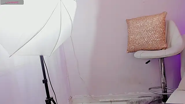 Snapshot of niky_love21 chatting on October 22, 10:20 pm niky love21 online show from October 22, 10:20 pm