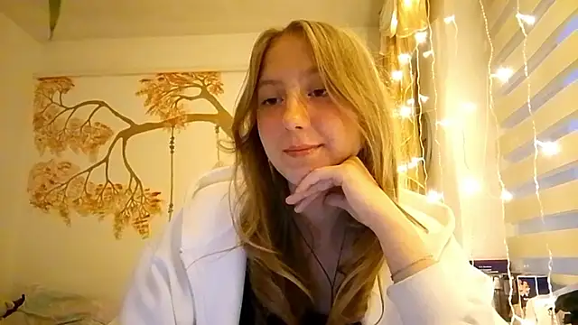 Snapshot of CarynFlaryn chatting on October 9, 4:10 am CarynFlaryn online show from October 9, 4:10 am