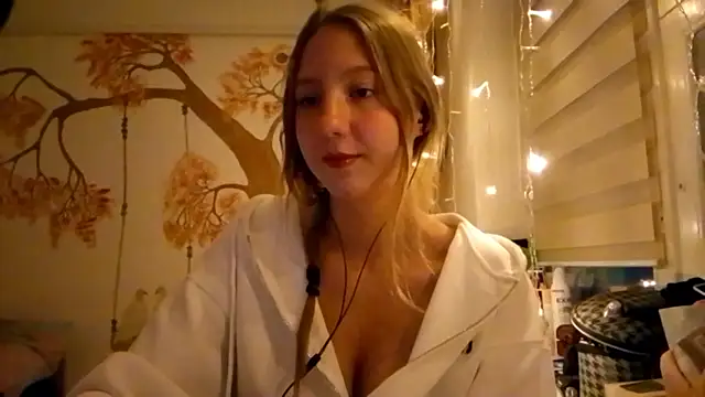Snapshot of CarynFlaryn chatting on October 13, 4:01 am CarynFlaryn online show from October 13, 4:01 am