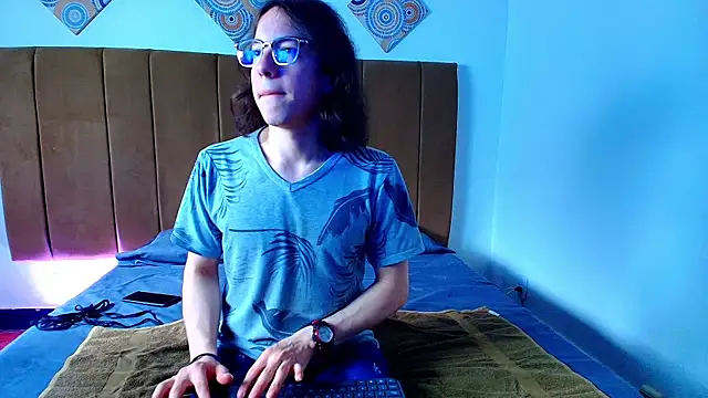 SnowyX  online show from October 20, 7:47 pm