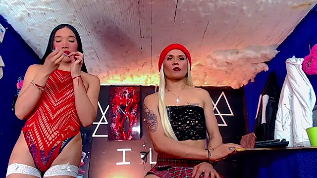 Snapshot of Fersexy_Dolls chatting on November 3, 2:24 am Fersexy Dolls online show from November 3, 2:24 am