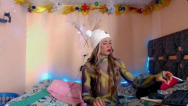 Snapshot of Fersexy_Dolls chatting on December 5, 6:00 am Fersexy Dolls online show from December 5, 6:00 am