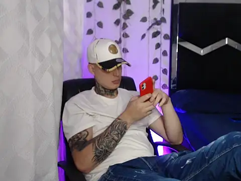 Snapshot of monster_Dickdr chatting on October 8, 9:23 pm monster Dickdr online show from October 8, 9:23 pm