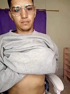 Snapshot of Raven_king chatting on October 29, 3:25 pm Raven king online show from October 29, 3:25 pm