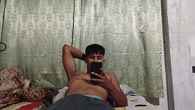 Snapshot of Thiagox03 chatting on March 3, 3:40 pm Thiagox03 online show from March 3, 3:40 pm