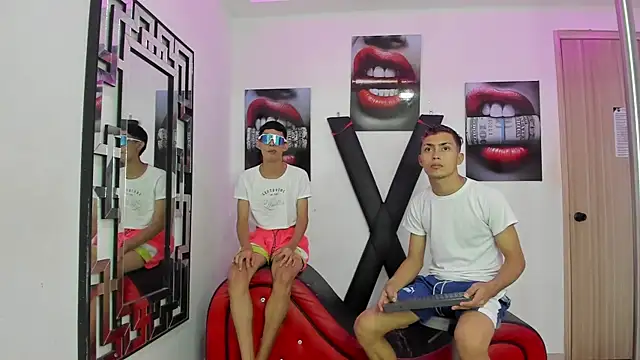 Snapshot of VERY_HOT_GUYS chatting on November 26, 2:34 am VERY HOT GUYS online show from November 26, 2:34 am