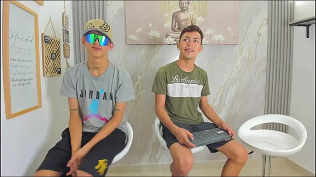 VERY HOT GUYS online show from January 6, 1:15 pm