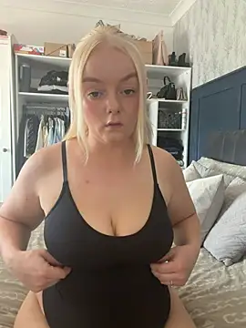 lusciouslylou online show from June 26, 8:52 am