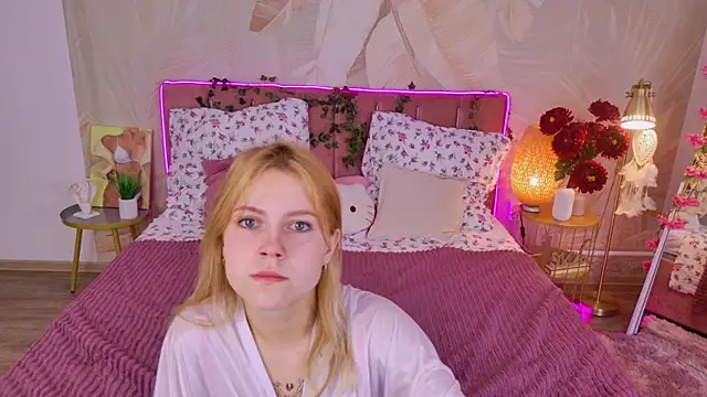 Snapshot of Stellahaart chatting on October 8, 5:16 am Stellahaart online show from October 8, 5:16 am