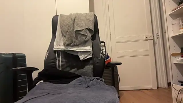 nanaisbackk online show from February 26, 11:04 pm