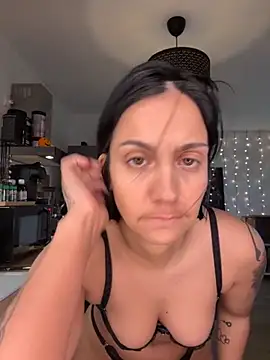 LaPetiteKim online show from December 4, 8:56 am