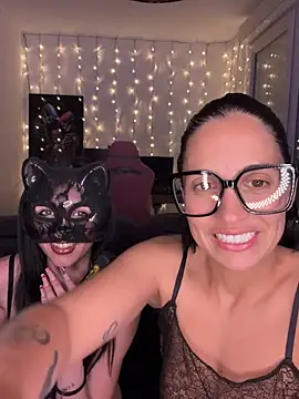 LaPetiteKim online show from March 25, 8:15 pm