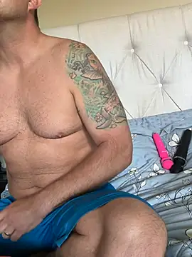 Snapshot of daddyshark83 chatting on June 1, 1:35 pm daddyshark83 online show from June 1, 1:35 pm