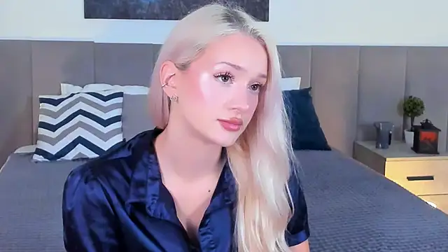 Snapshot of SugarWhisper chatting on October 11, 3:43 pm SugarWhisper online show from October 11, 3:43 pm