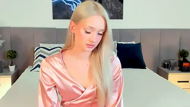 Snapshot of SugarWhisper chatting on November 18, 3:05 pm SugarWhisper online show from November 18, 3:05 pm