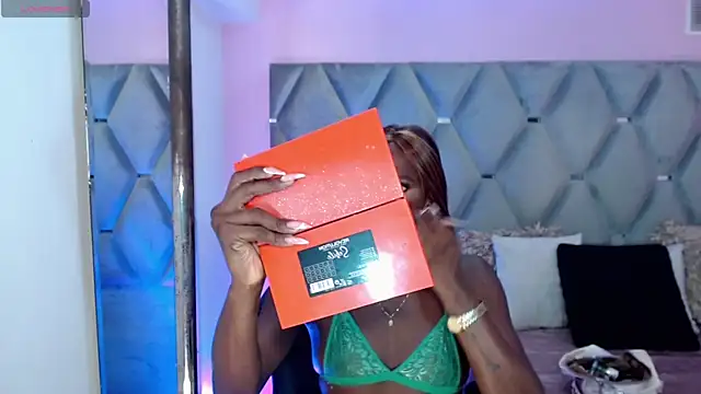 Miranda Collins online show from November 17, 10:54 am