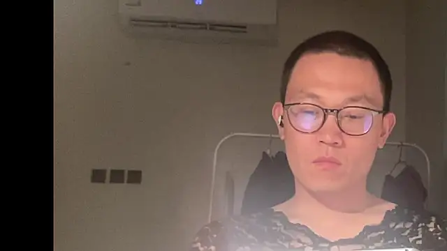 Snapshot of yewuzhibb chatting on September 30, 8:25 pm yewuzhibb online show from September 30, 8:25 pm