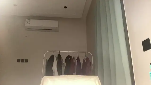 Snapshot of yewuzhibb chatting on October 1, 3:29 pm yewuzhibb online show from October 1, 3:29 pm