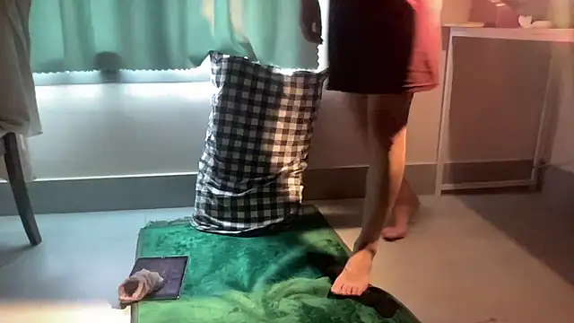 Snapshot of yewuzhibb chatting on October 3, 7:05 am yewuzhibb online show from October 3, 7:05 am