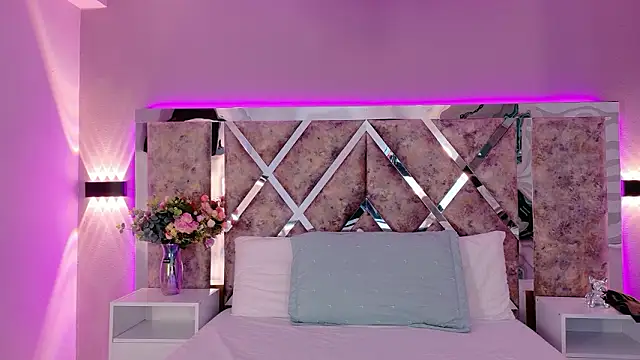 MeganR  online show from January 19, 1:37 pm