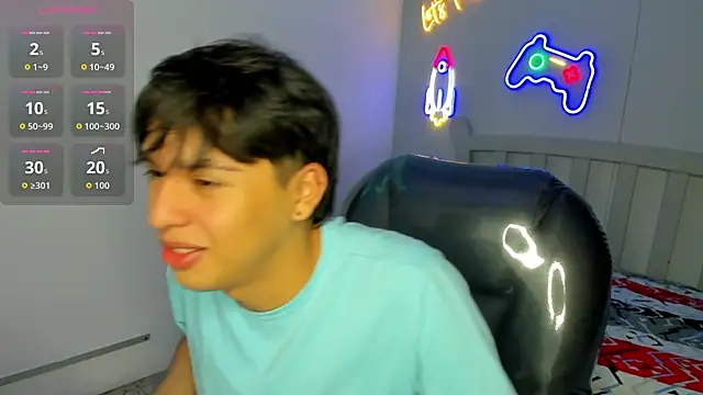 Snapshot of StiwenTwink chatting on October 23, 1:54 pm StiwenTwink online show from October 23, 1:54 pm