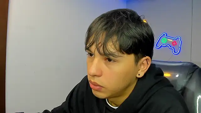 Snapshot of StiwenTwink chatting on October 27, 2:32 pm StiwenTwink online show from October 27, 2:32 pm