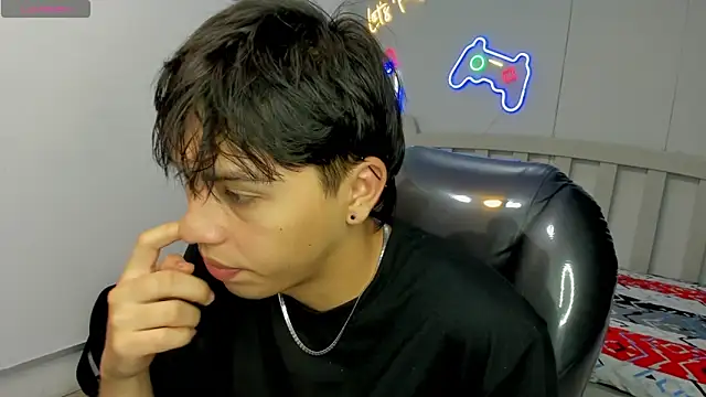 Snapshot of StiwenTwink chatting on October 30, 4:08 pm StiwenTwink online show from October 30, 4:08 pm