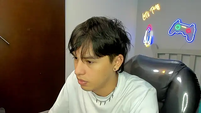 Snapshot of StiwenTwink chatting on November 4, 12:37 pm StiwenTwink online show from November 4, 12:37 pm