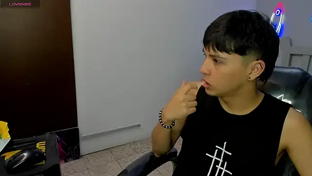 Snapshot of StiwenTwink chatting on November 10, 6:29 pm StiwenTwink online show from November 10, 6:29 pm