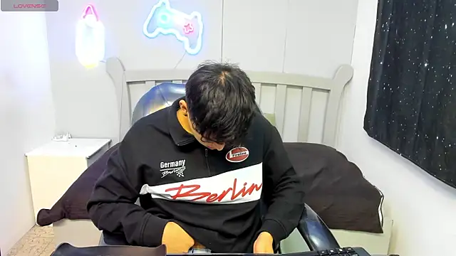 Snapshot of StiwenTwink chatting on November 15, 2:02 pm StiwenTwink online show from November 15, 2:02 pm