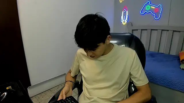 Snapshot of StiwenTwink chatting on November 26, 12:39 pm StiwenTwink online show from November 26, 12:39 pm