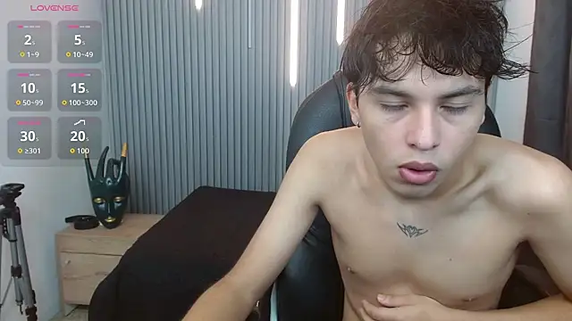 StiwenTwink online show from April 12, 2:33 pm