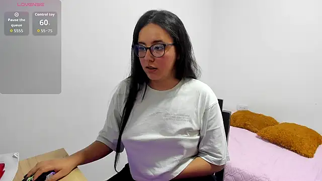 Venus cat  online show from November 4, 10:31 pm