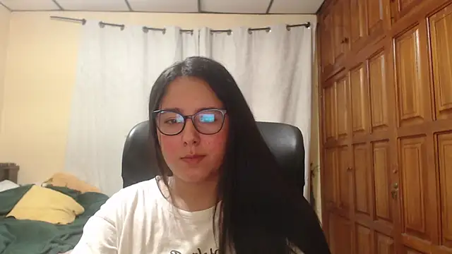 Snapshot of Venus_cat_ chatting on May 23, 10:14 pm Venus cat online show from May 23, 10:14 pm