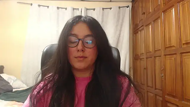 Snapshot of Venus_cat_ chatting on May 27, 6:10 am Venus cat online show from May 27, 6:10 am