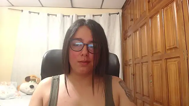 Snapshot of Venus_cat_ chatting on May 29, 4:10 am Venus cat online show from May 29, 4:10 am