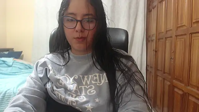 Snapshot of Venus_cat_ chatting on June 7, 4:05 am Venus cat online show from June 7, 4:05 am
