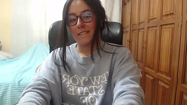 Snapshot of Venus_cat_ chatting on June 7, 4:11 pm Venus cat online show from June 7, 4:11 pm