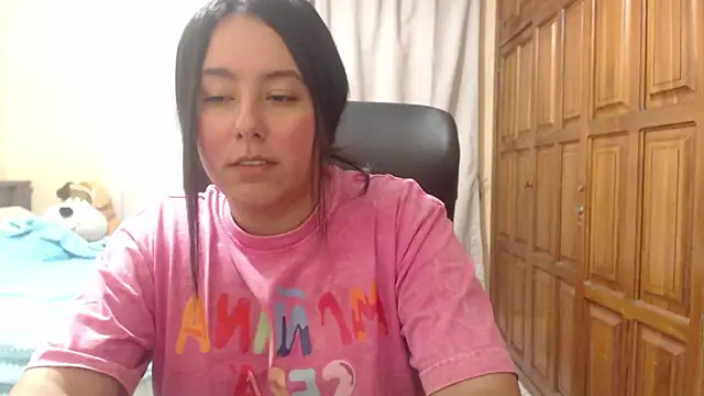 Snapshot of Venus_cat_ chatting on June 9, 10:54 pm Venus cat online show from June 9, 10:54 pm
