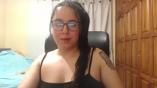 Snapshot of Venus_cat_ chatting on June 14, 4:36 am Venus cat online show from June 14, 4:36 am