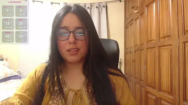 Snapshot of Venus_cat_ chatting on June 28, 10:38 pm Venus cat online show from June 28, 10:38 pm