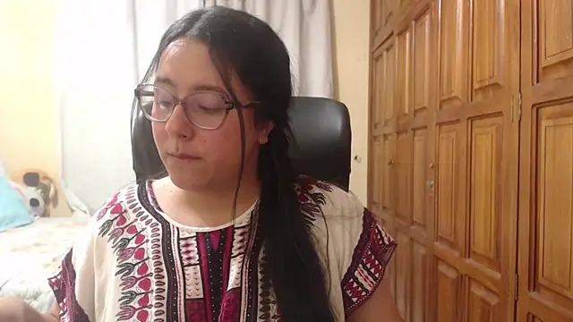 Snapshot of Venus_cat_ chatting on July 7, 3:53 am Venus cat online show from July 7, 3:53 am