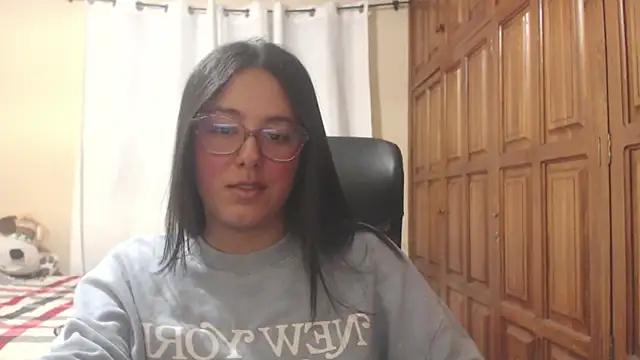 Snapshot of Venus_cat_ chatting on July 9, 3:32 am Venus cat online show from July 9, 3:32 am
