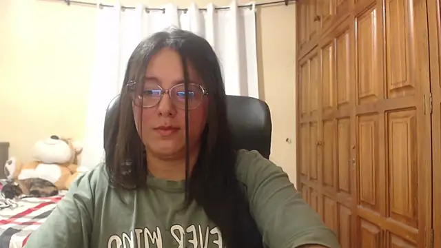 Snapshot of Venus_cat_ chatting on July 12, 1:40 am Venus cat online show from July 12, 1:40 am